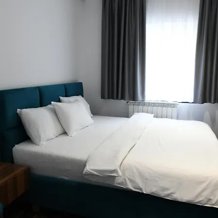 Two Brothers B A&s Bar & Restaurant *