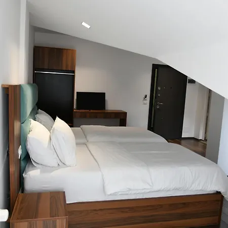 Two Brothers B A&s Bar & Restaurant Szálloda