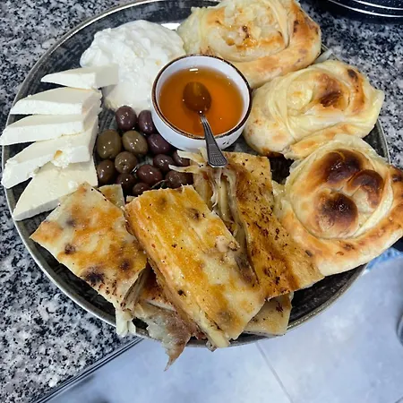 Two Brothers B A&s Bar & Restaurant * ולבונה