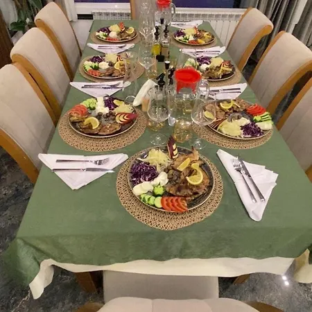 Two Brothers B A&s Bar & Restaurant מלון *