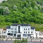 Two Brothers B A&s Bar & Restaurant Valbone