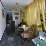 Hotel Two Brothers B A&s Bar & Restaurant