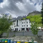 Two Brothers B A&s Bar & Restaurant Valbone