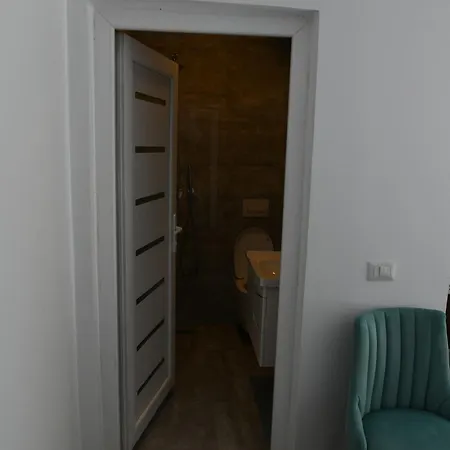 Two Brothers B A&s Bar & Restaurant Hotel