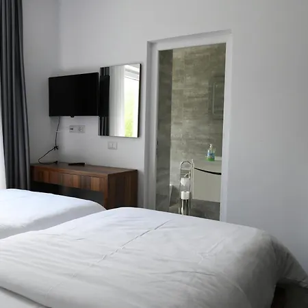 Two Brothers B A&s Bar & Restaurant Ξενοδοχείο Βαλμπόνα