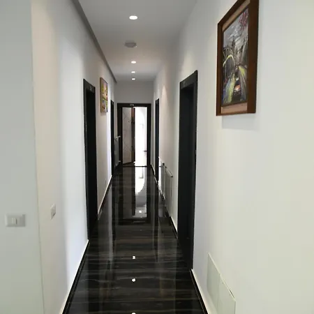 Two Brothers B A&s Bar & Restaurant Hotel Valbone