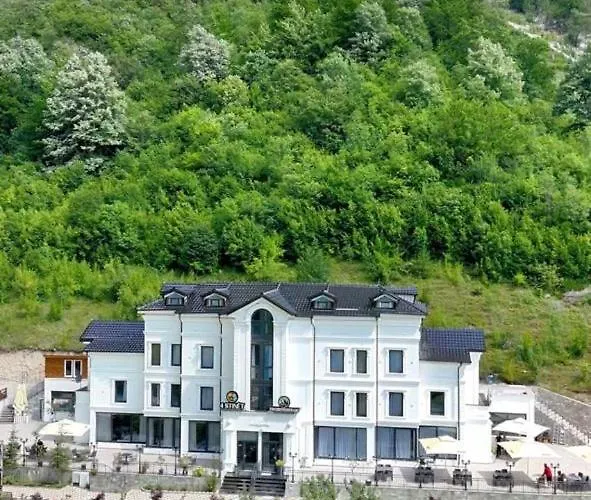 Two Brothers B A&s Bar & Restaurant Βαλμπόνα