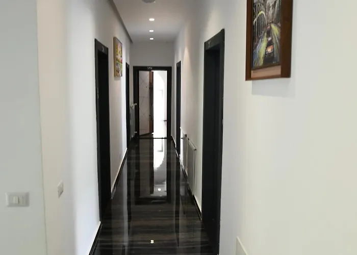 Two Brothers B A&s Bar & Restaurant Ξενοδοχείο Βαλμπόνα